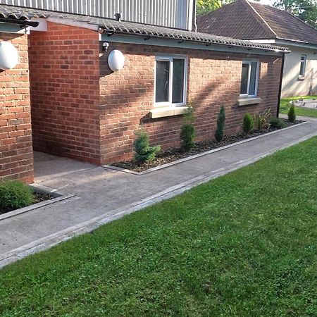 Two Birds Weekly Stay Malmesbury Exteriör bild